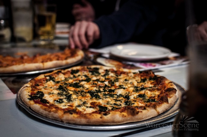 Spinach, Chicken and Garlic Pizza