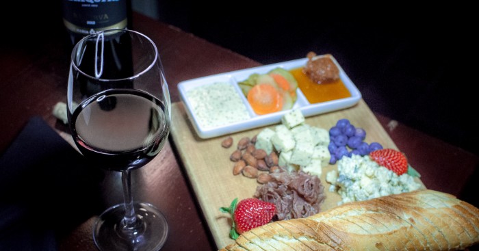José Maria da Fonseca Periquita Reserva with board