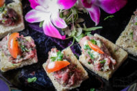 Steak tartare crostini