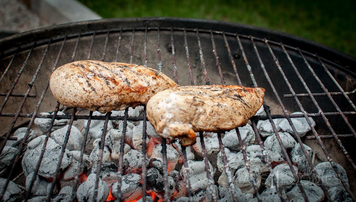 Home grilling with Open Meadow Farm's chicken breast seasoned with Alica's Homemade to pair with Wicked Wines' Pinot Grigio.