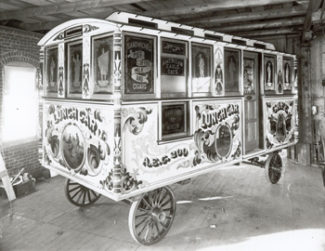 American Eagle Cafe #200 Photo by E.B. Luce, 1907 (Worcester Historical Museum) - This is the first lunch car built in 1907 by Worcester Lunch Car Company, Thomas H. Buckley founded by 1906. The diner was installed first nearby factories, at 69 Franklin Street, and later on Myrtle Street.