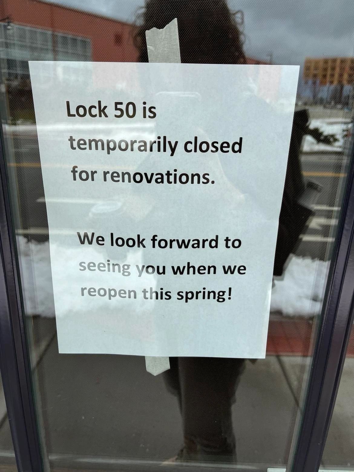 A sign announcing Lock 50's temporary closure.