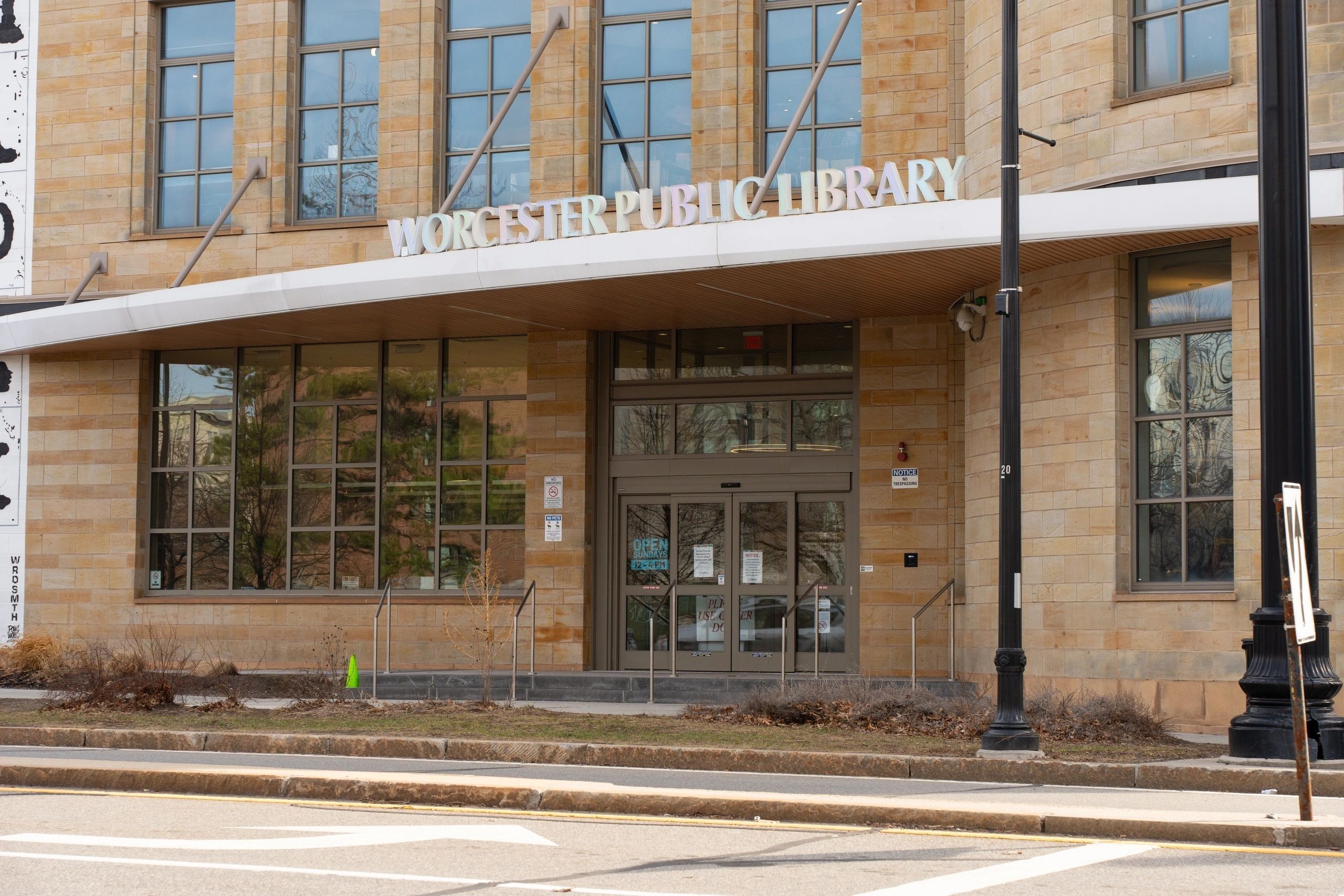 The Worcester Public Library's Salem Square location (photo by Bromly Domingo/the Worcester Guardian)