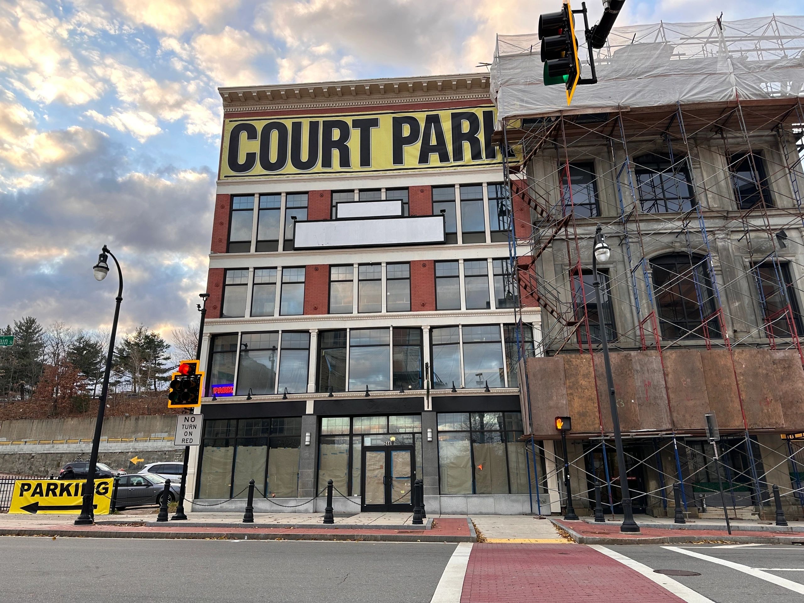 It's been quite a while since Irish Times has been open; owners may lose their liquor license (photo by Kim Ring)