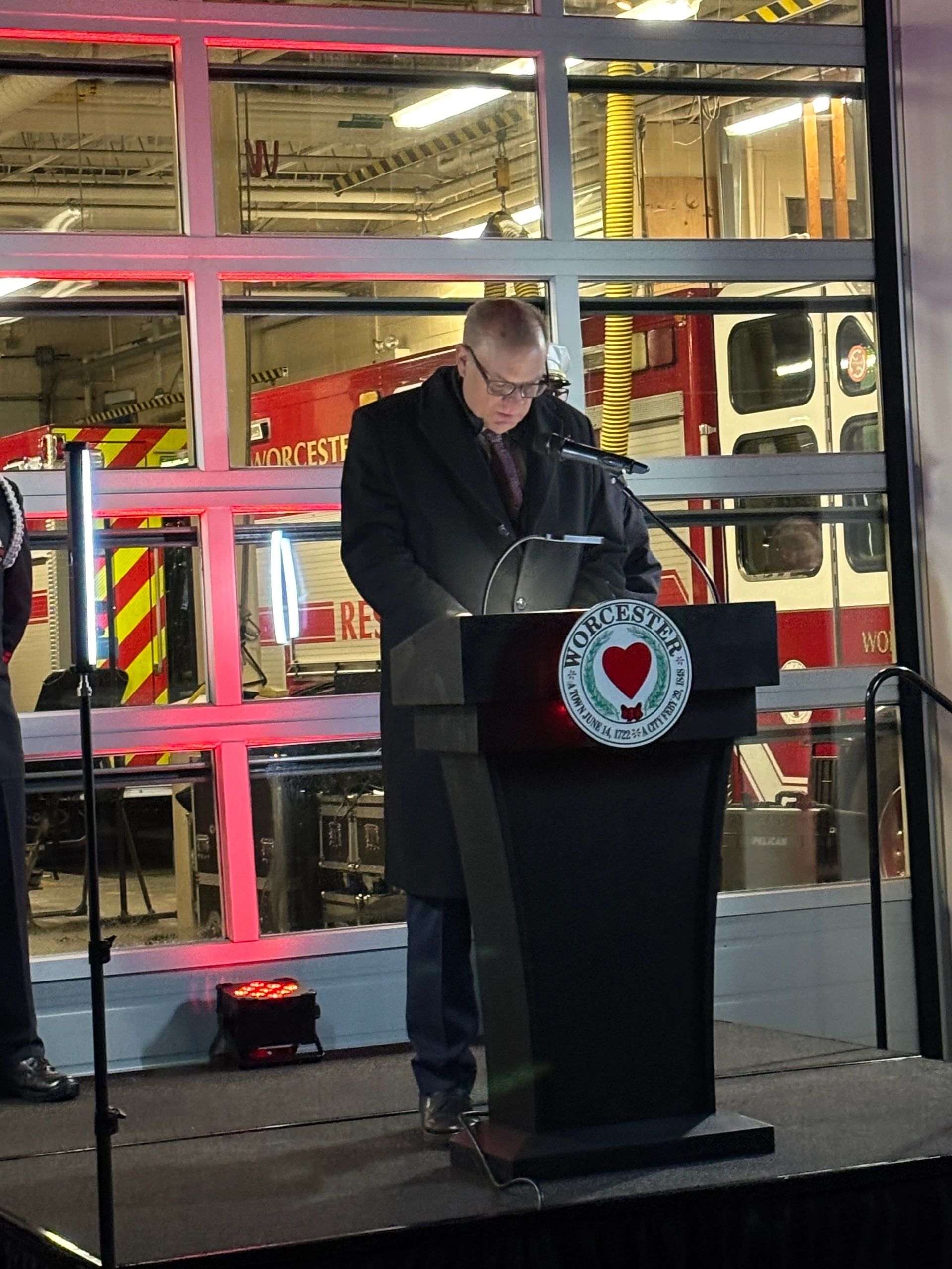Mayor Joseph Petty speaks at the memorial ceremony (photo by Bill Doyle)