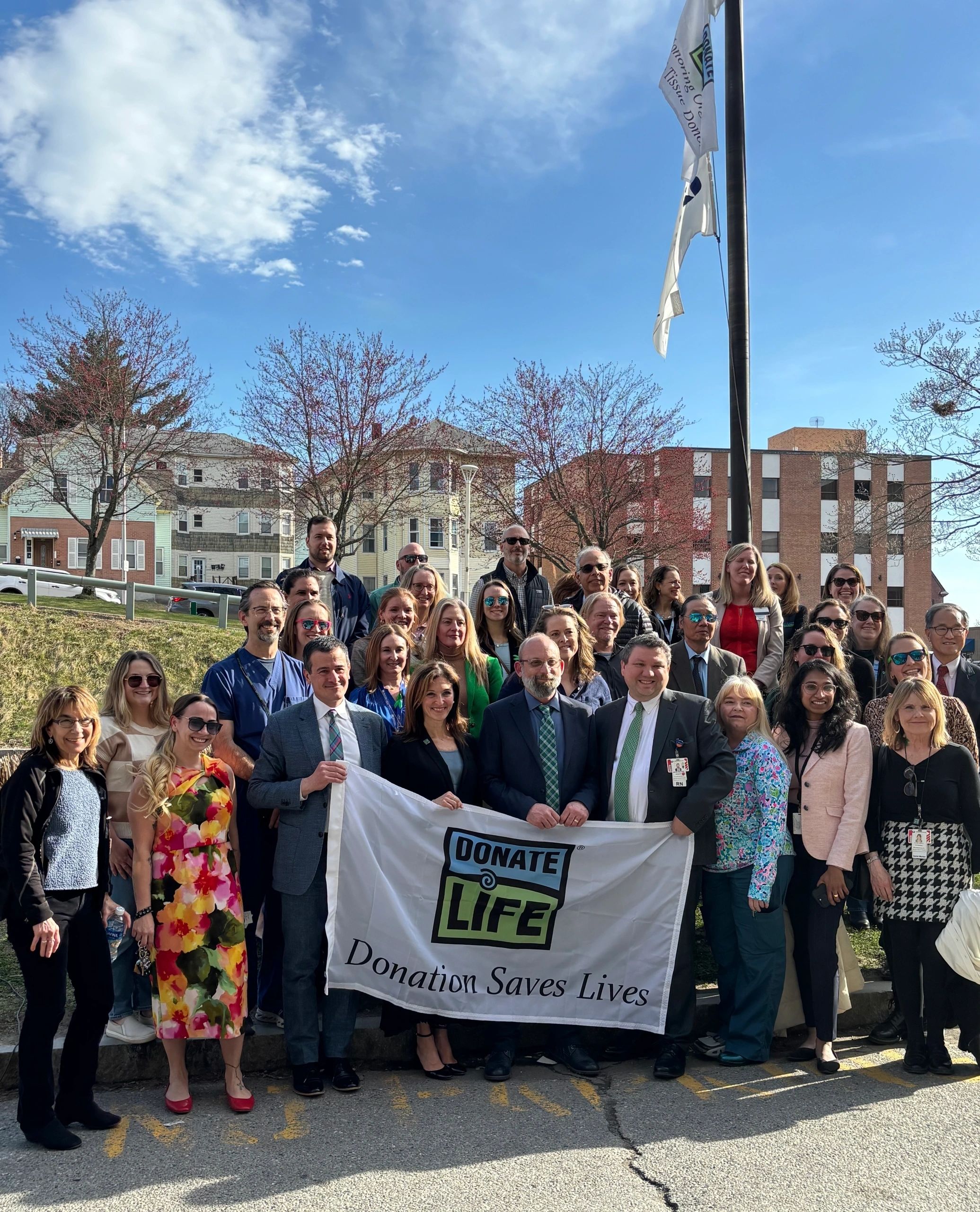 Keith Baldinger and Erin Murphy pose with doctors and staff outside UMass Medical Center Memorial Campus (photo by Bill Doyle)