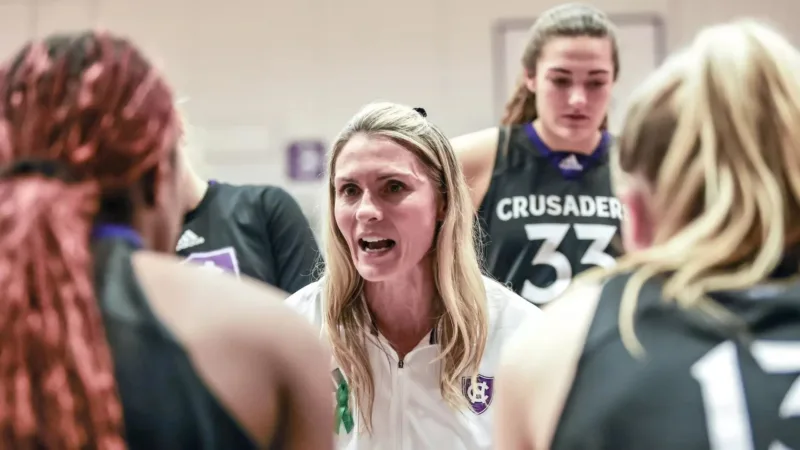 Holy Cross women’s basketball coach steps down after four seasons