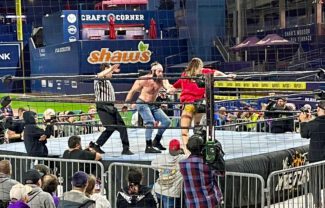 Elias (left) and Matt Riddle (right) mix it up in the main event (Photo credit: Mike Vigneux)