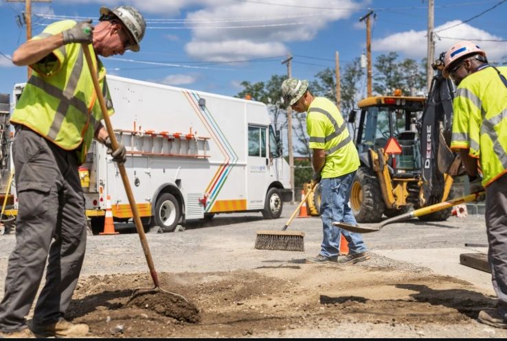 National Grid work to restrict parking on Lakeside Ave.