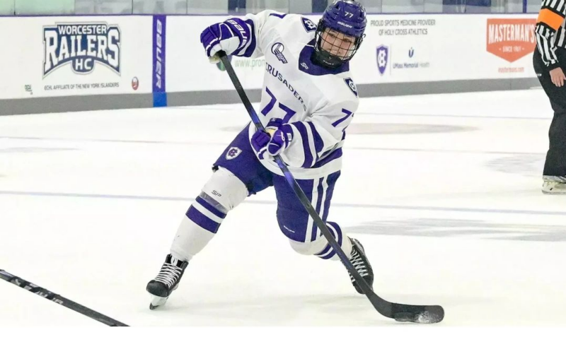 Naemi Herzig of Holy Cross named to Swiss Olympic hockey team