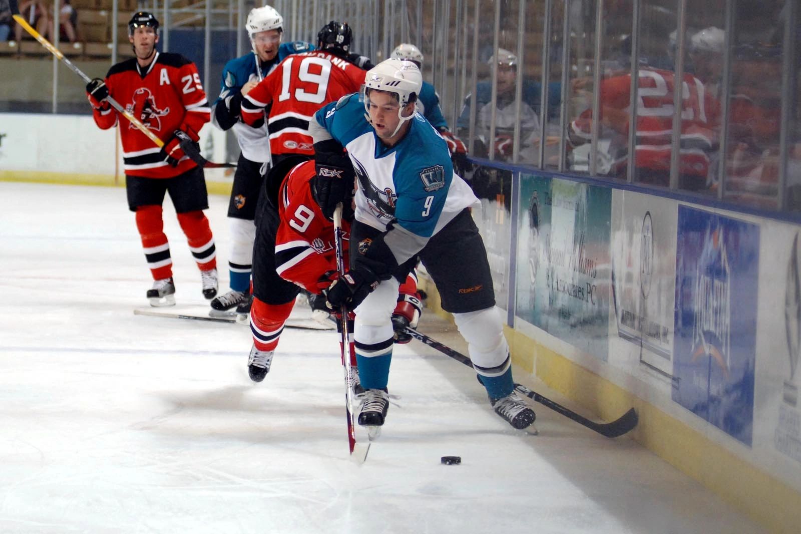 Tom Cavanagh, No. 9, playing for the Sharks vs. the Albany Devils (photo credit: the Railers)