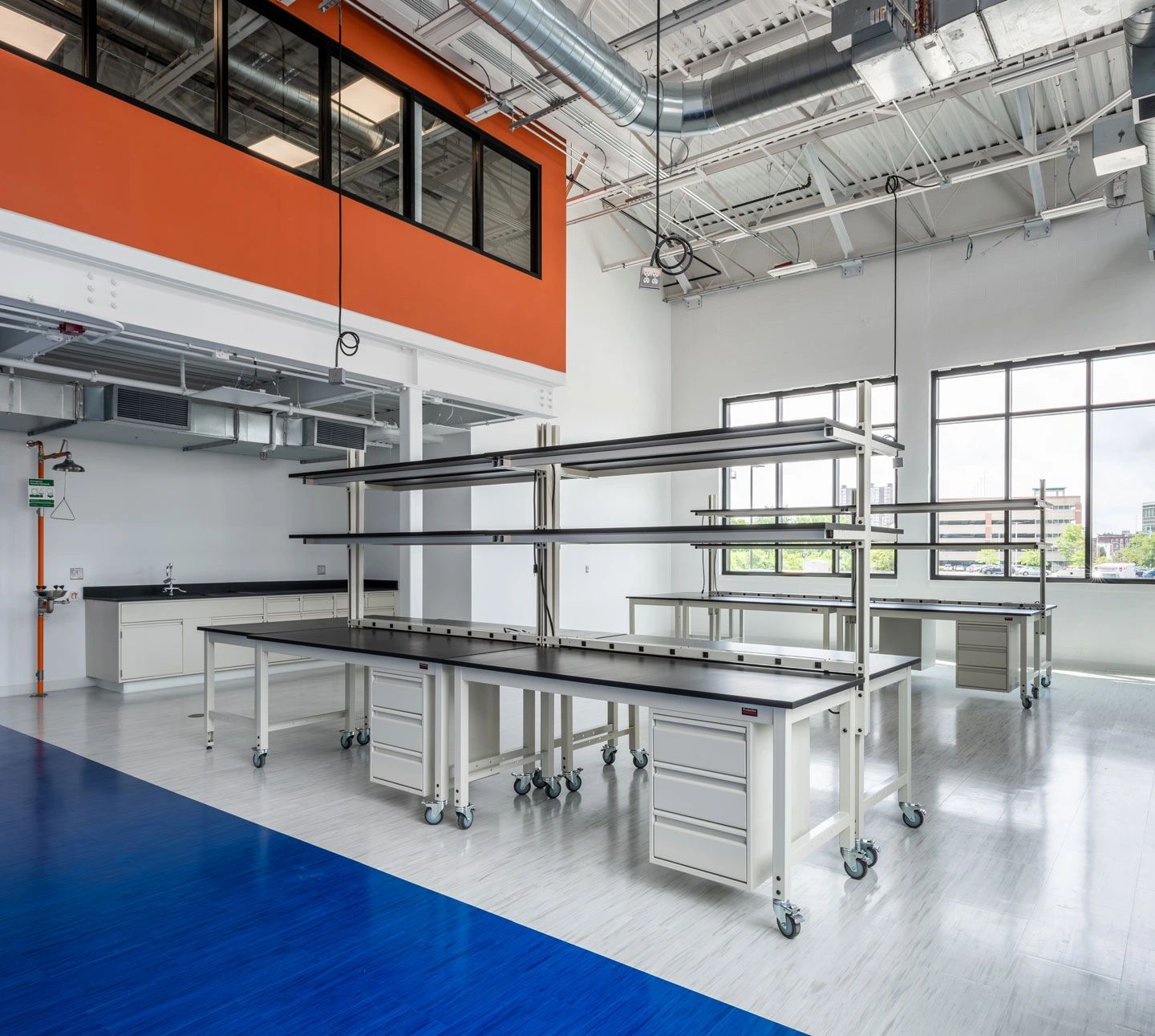 Lab incubator space at MBI (photo credit: Timberline Construction)